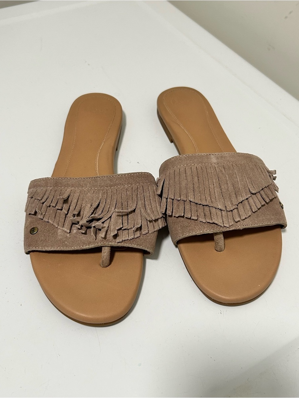 Ugg Binx Suede Fringe Sandals Tan Size 9.5